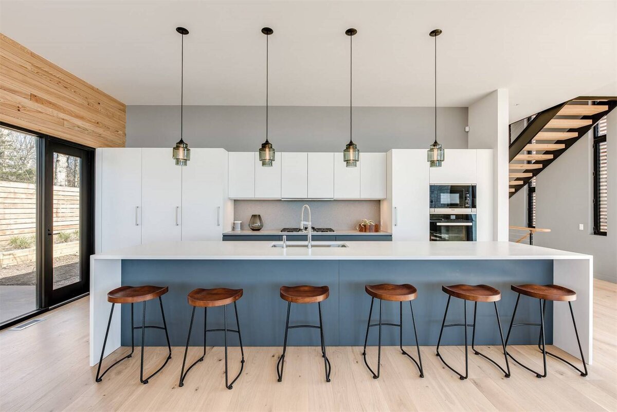 На фото: загородный дом с отделкой под ключ