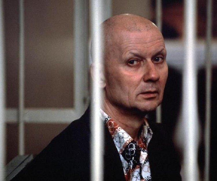 Андрей Романович Чикатило на суде (фотография 1992 года)