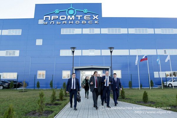 Полномочный представитель президента России в Приволжском федеральном округе во время посещения «Промтех-Ульяновск», 9 октября 2018 года