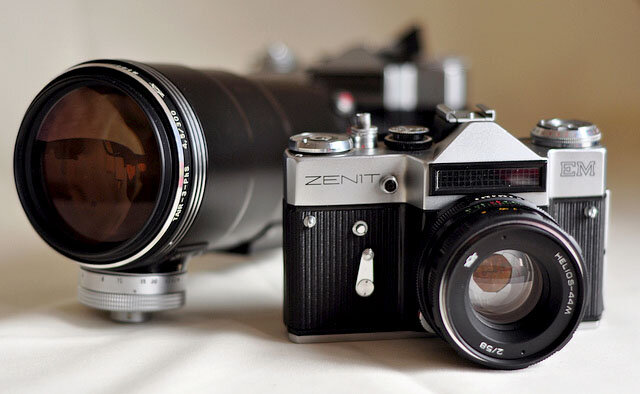 Немецкий производитель камеры Leica возрождает легендарную советскую камеру «Зенит» спустя 30 лет после окончания массового производства.