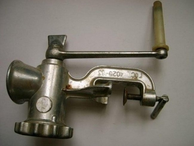 Завалялась старая мясорубка? Не выбрасывайте ее!