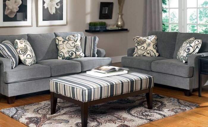 Как проводят профессиональную химчистку мягкой мебели - видео работы мастера