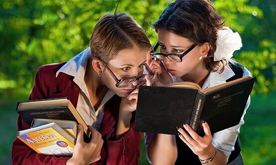 Если присмотреться, то можно заметить, что дети непрерывно двигают глазами, тогда как взрослые поворачивают голову, чтобы увидеть предмет, находящийся в стороне. Таким образом, у взрослых людей глазные мышцы лишаются хороших укрепляющих движений, у них слабеет и значительно ухудшается периферическое зрение.