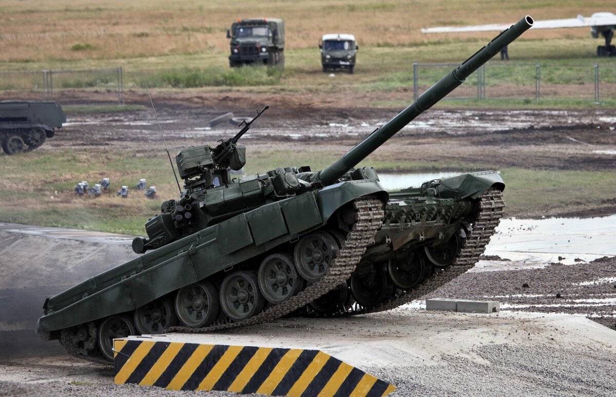 Самый т. 90t. Танковая бригада т90. Т90 танк броня. Т90 танк без обвеса