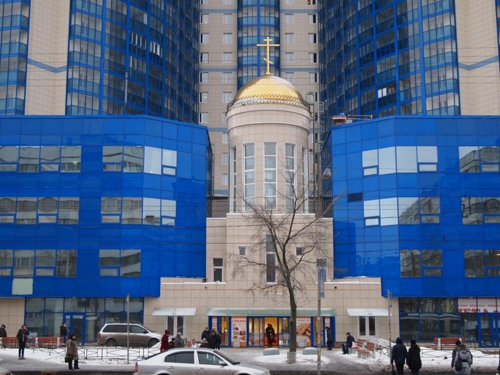 Торгово-храмовый комплекс на проспекте Королёва 7 в Приморском районе города Санкт-Перебурга.