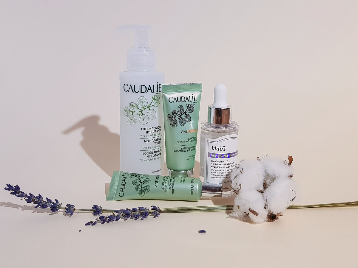 Caudalie: увлажняющий лосьон, крем для кожи вокруг глаз VineActive, сыворотка VineActive; Klairs: сыворотка с витамином С Freshly juiced vitamin drops