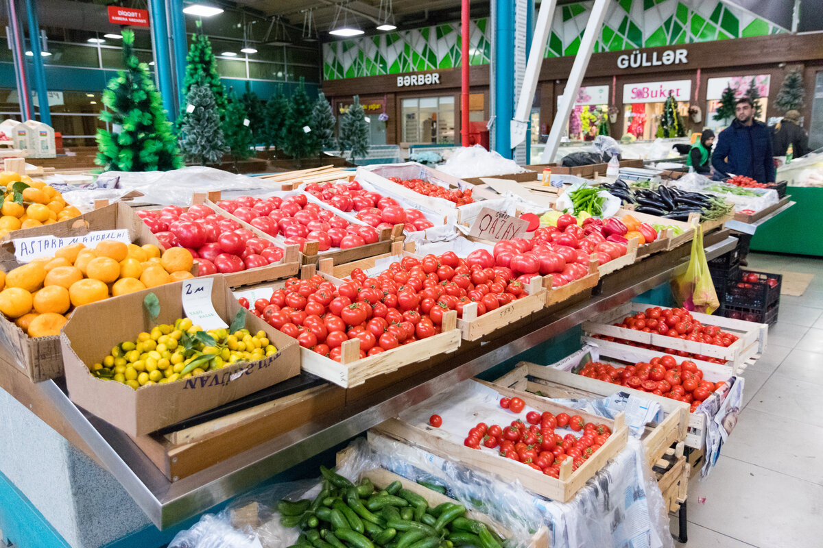 Каталоге базар. Грин базар Баку. Зеленый базар Баку. Рынок в Баку продуктовый. Yashil bazar в Баку.