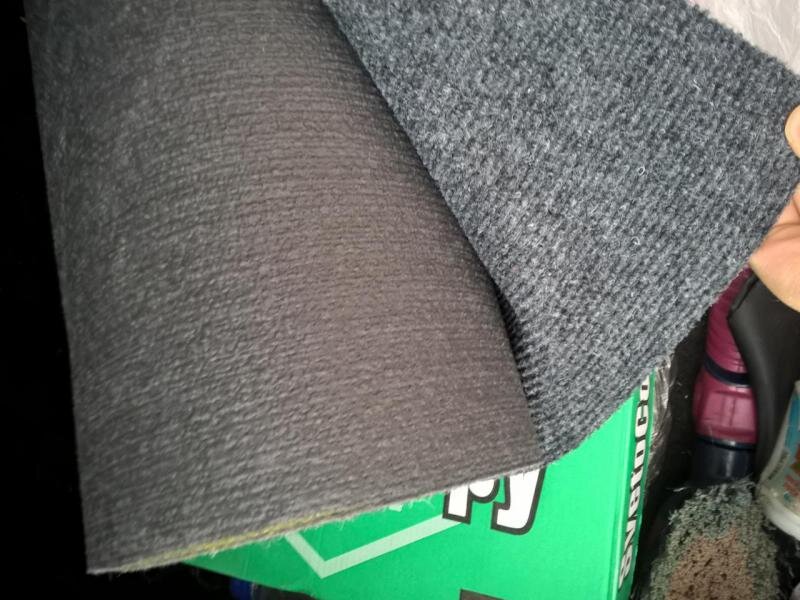 Удобно. Перед сборкой лодки - аккуратно вынул и вытряхнул (если на нём есть песок). Пока собираю лодку - он сушится на солнце. Перед загрузкой в машину  - просто хлопнул об дерево и всё.