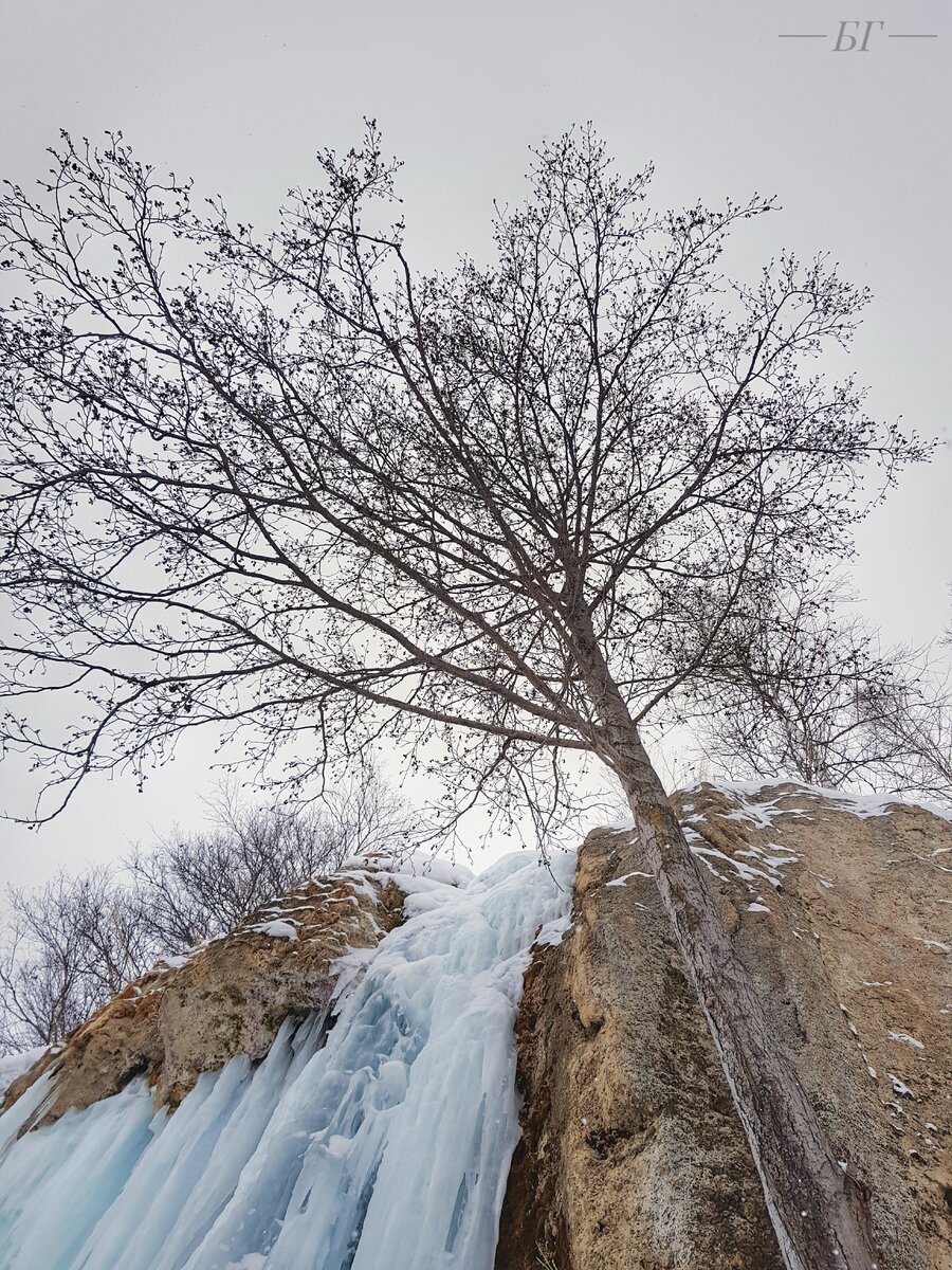 Абзановский зеркальный водопад зимой
