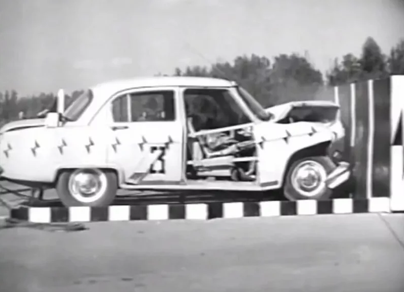 Фронтальный краш-тест ГАЗ-21 в 1958 году