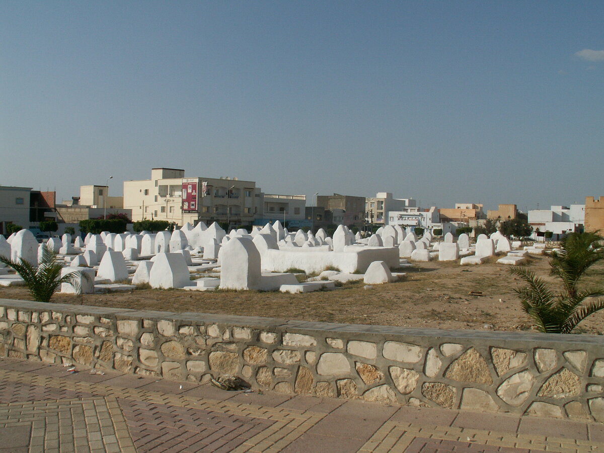 Старое кладбище в Кайруане. Фото автора.