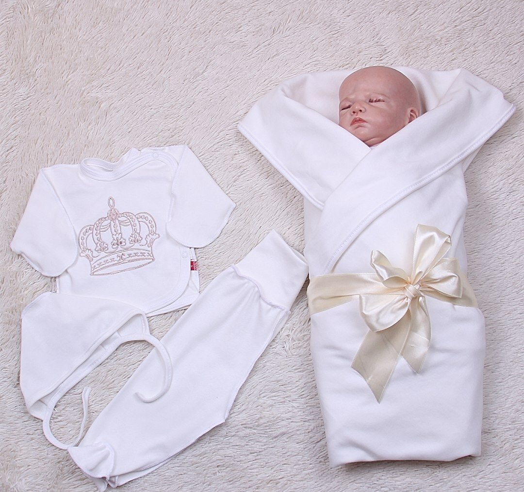 Как одеть новорожденного на выписку (по временам года)