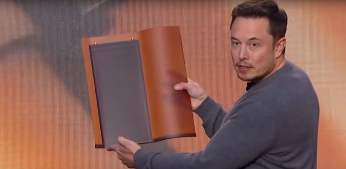 Илон Маск презентует Solar Roof. Источник: https://www.tesla.com/solarroof