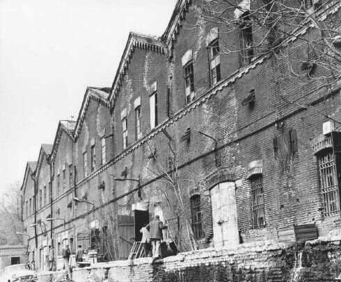Историческое фото взято отсюда https://encrypted-tbn0.gstatic.com/images?q=tbn:ANd9GcQP1_OduNo32fiF2q388nVCnAlrkIeTTMdFmt5VS2KjtOj1Qfo8