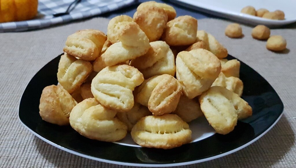 Сырное печенье к вину