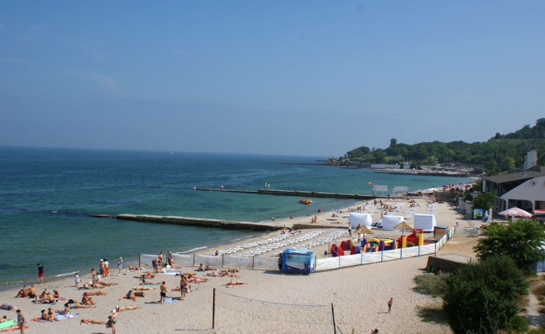 Odessa beaches. Пляж Дельфин Одесса. Одесса пляжи. Пляжи Одессы фото. Одесса фото города и пляжа.