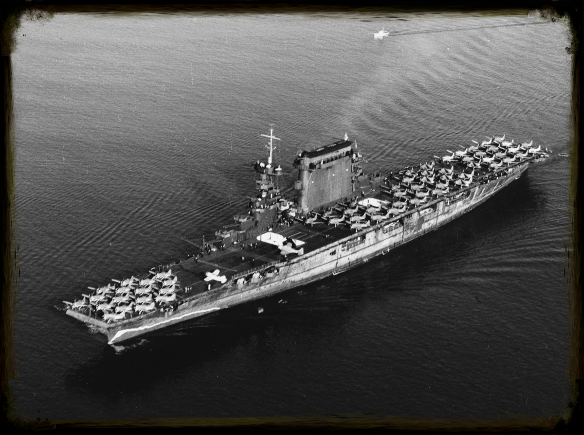 USS Lexington (CV-2) — авианосец США, эксплуатировавшийся в период с 1925 по 1942 гг, головной корабль своего типа. В ходе службы был также известен в ВМС США под прозвищами «Леди Лекс» (Lady Lex) и просто «Лекс».
