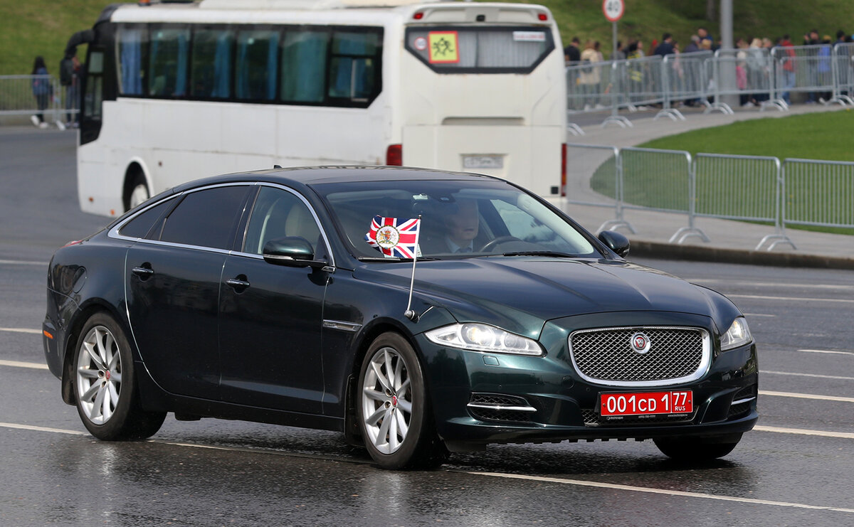 Чрезвычайный и Полномочный Посол Великобритании в России  Сэр Лори Бристоу