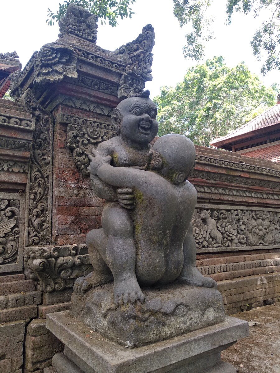 статуя в храме смерти Убуд Индонезия