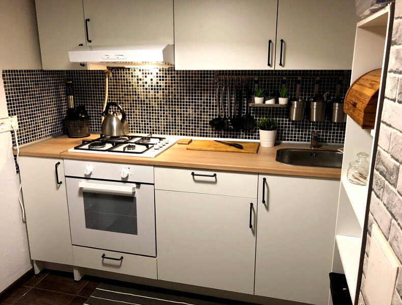 На кухне площадью чуть более 6 кв. м поместилось почти все, что нужно для комфортной жизни Источник фото vk.com/id53389483