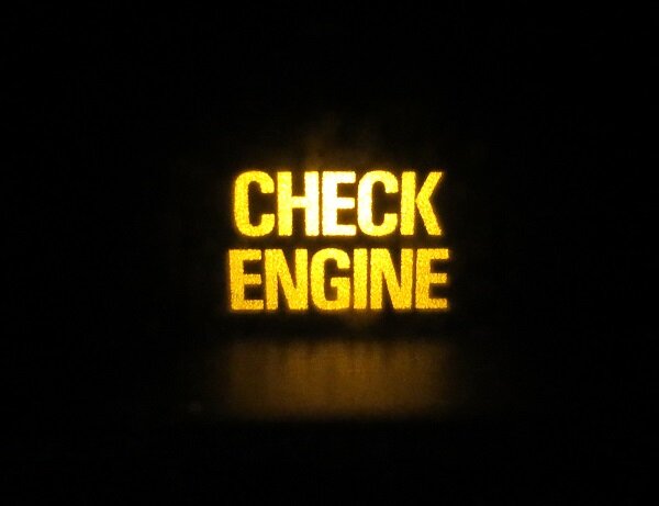 на панели приборов появляется надпись Check Engine;