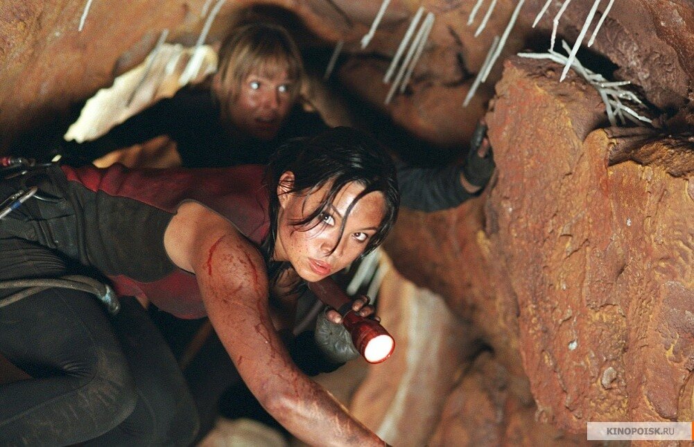 Официальный кадр из фильма «Спуск». Источник kinopoisk.ru