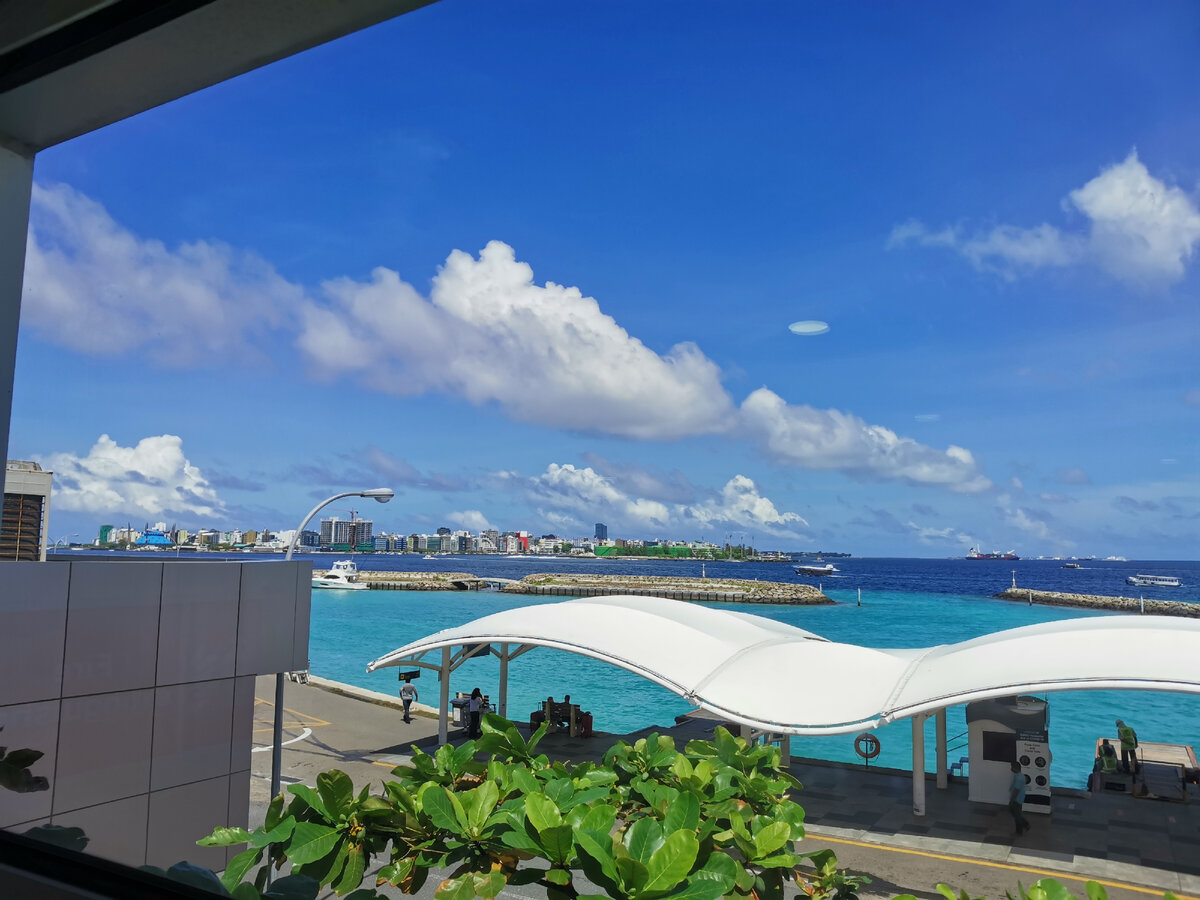 Вид из аэропорта Мале - фото автора