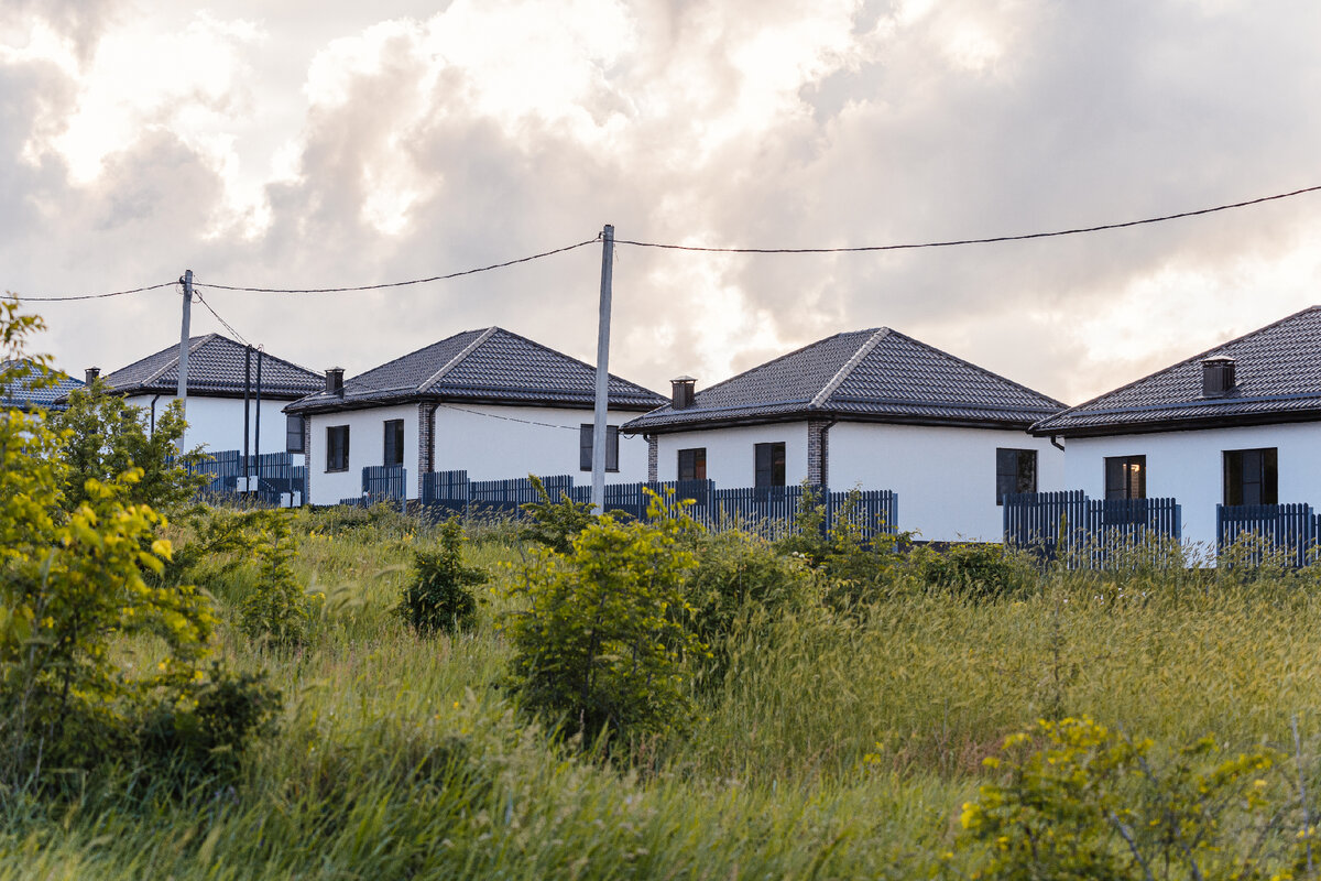Дома в едином стиле ЖК "Просторный".