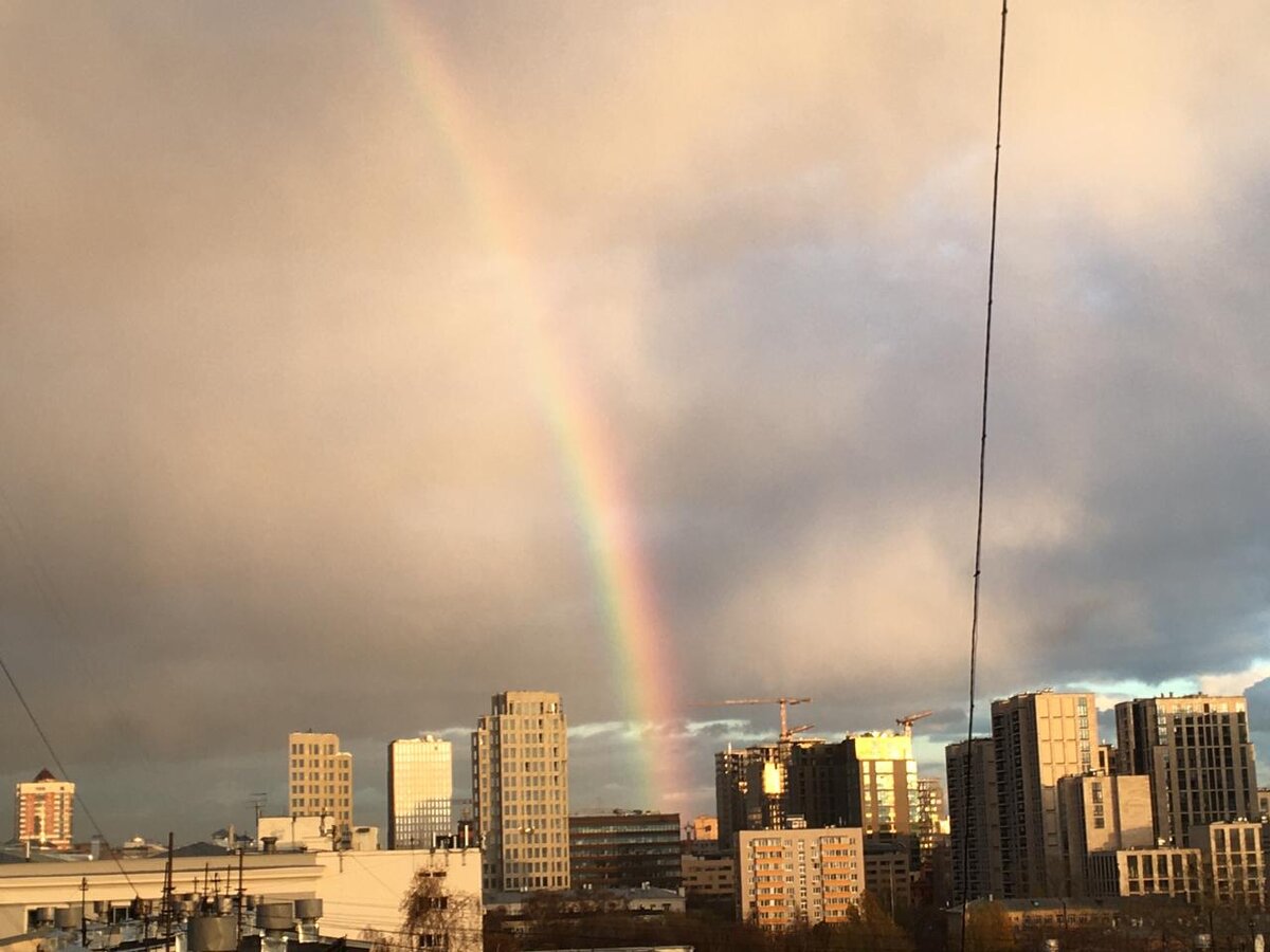 Москва. Вид из окна. Октябрь 2021 года (фото автора).