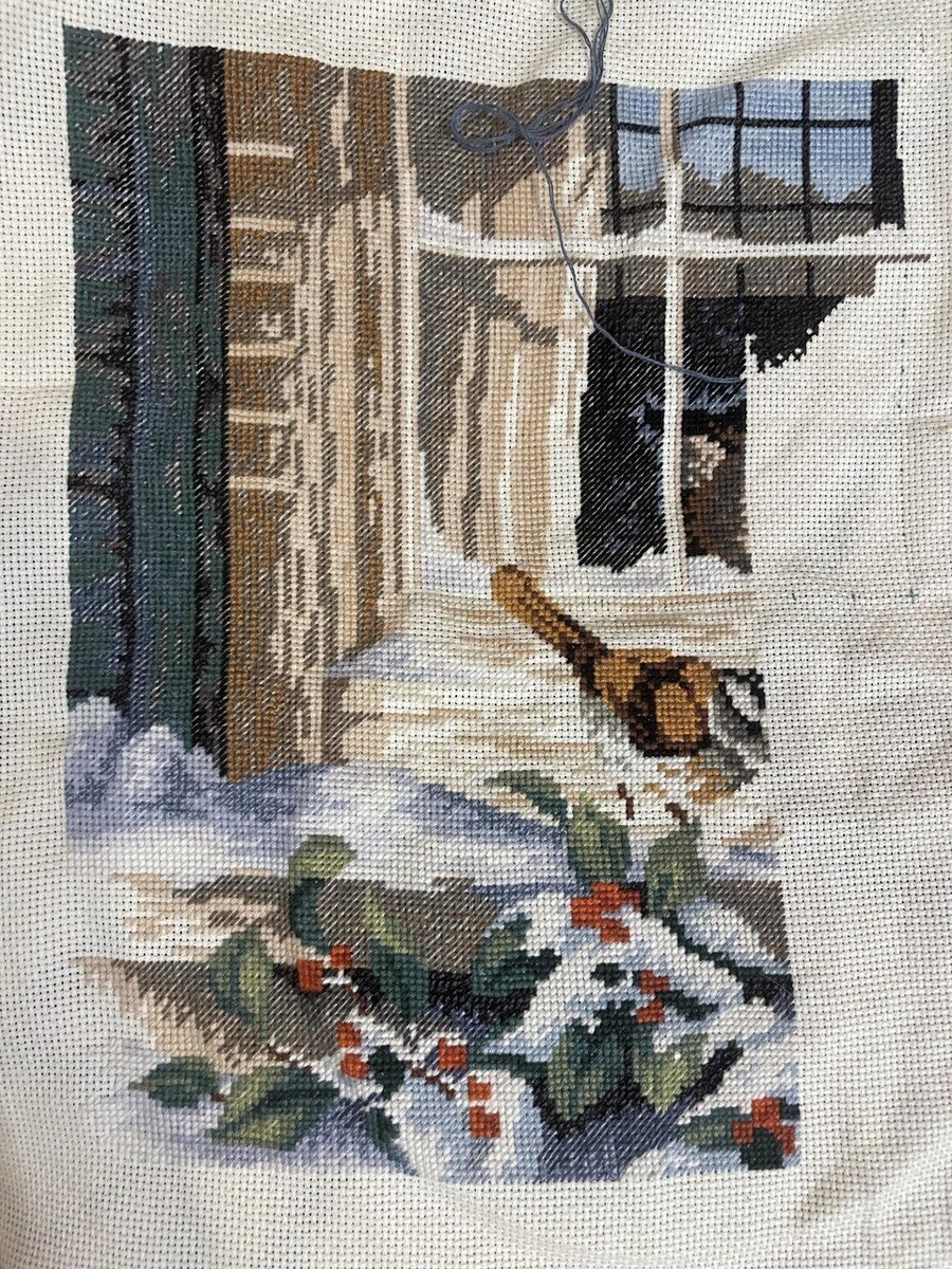 Elen in travel  вышивает "Трио наблюдателей" от Дименшенс.