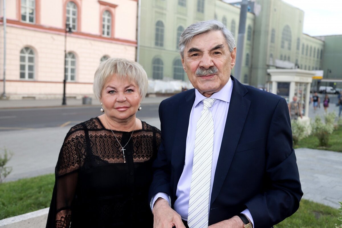     Главная женщина Александра Панкратова-Чёрного: почему жена прощала все его романы