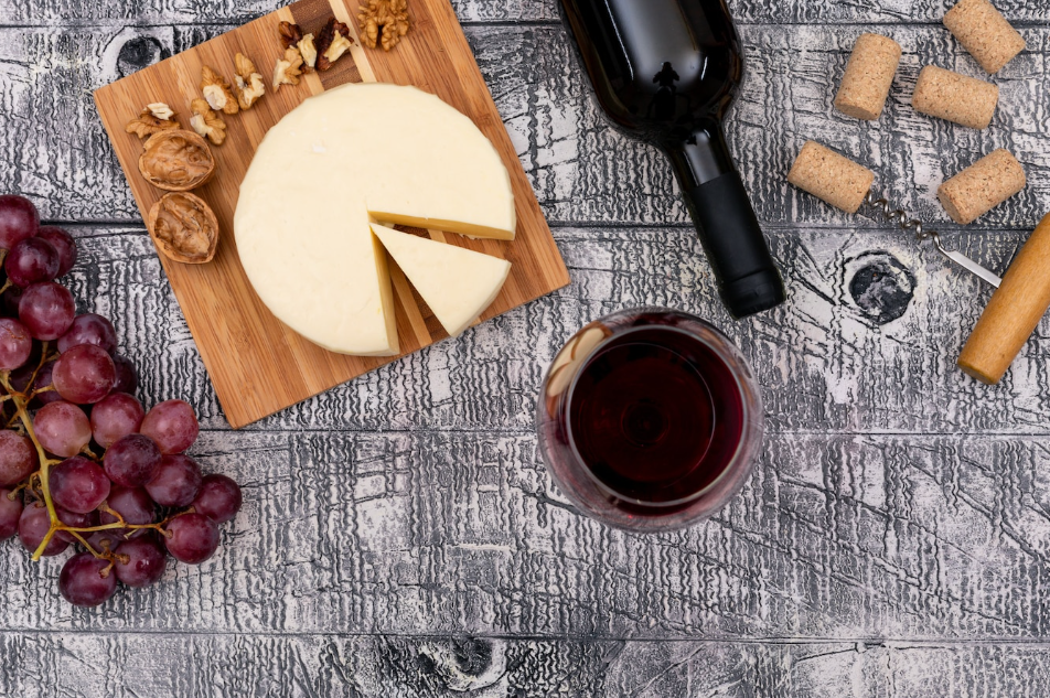     Сырный синдром: врач рассказал, чем опасен полезный продукт