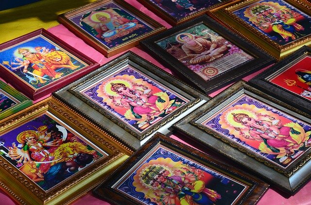 Изображения индуистских богов. Фото: dharma.werindia.com