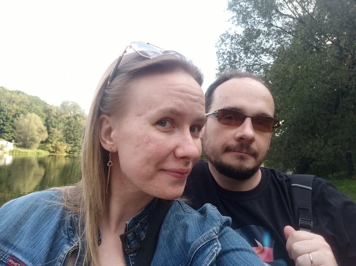 Прекрасная погода, и прогулка с мужем, что ещё для счастья надо 🍁😍