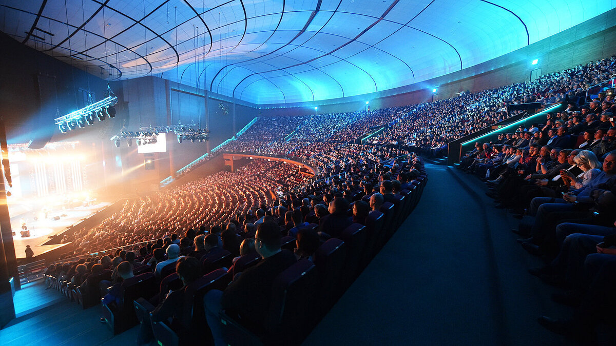На фото: концертный зал Крокус Сити Холл