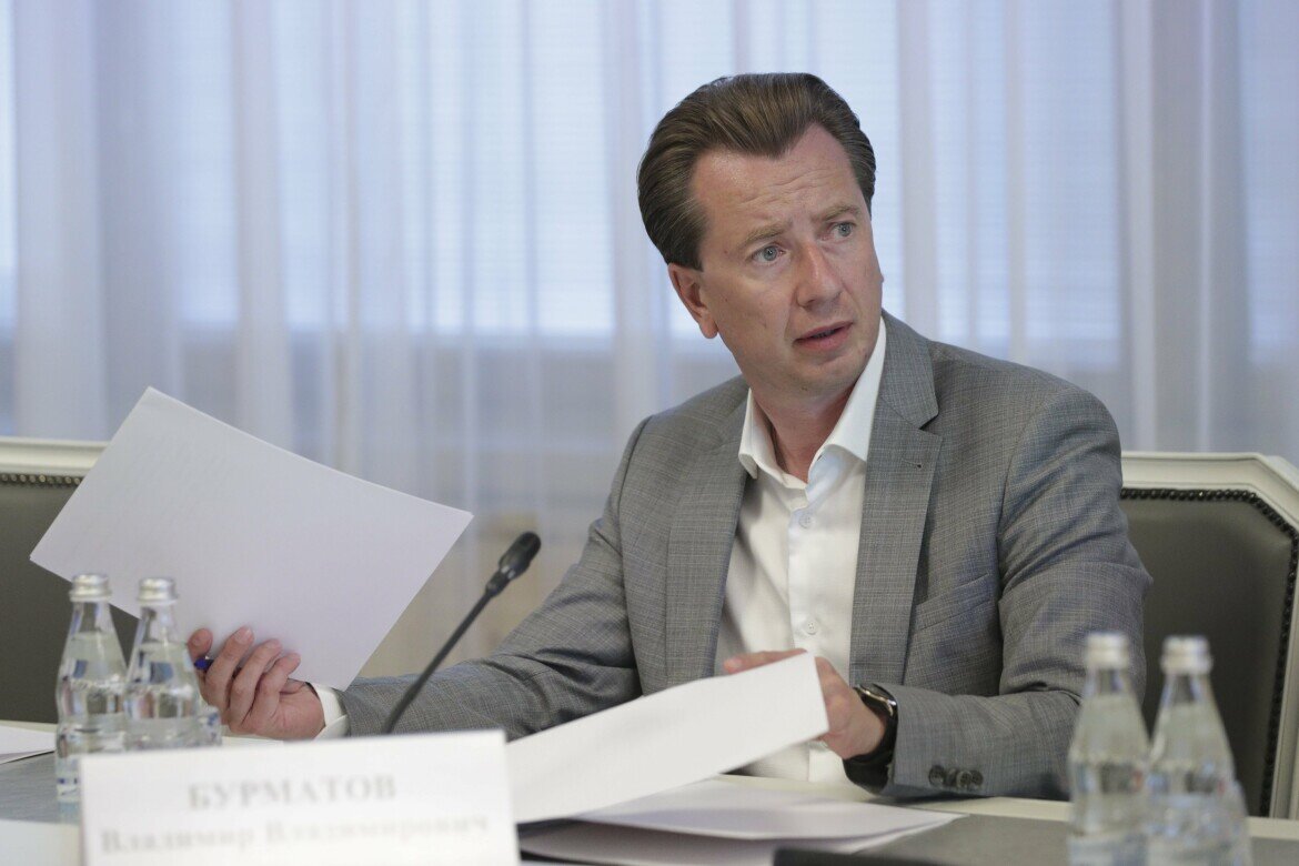 ​Владимир Бурматов: «Убивать лошадей ради мяса – это дикость. Я, безусловно, поддерживаю полный запрет на продажу конины и подготовлю соответствующий законопроект». Фото: duma.gov.ru