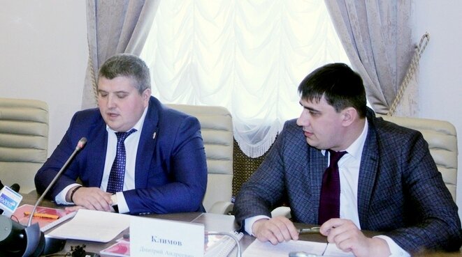 А на сегодняшний день областные власти и областное учреждение  «Новгородавтодор» больше озабочены тем, как защитить мост от вандалов,