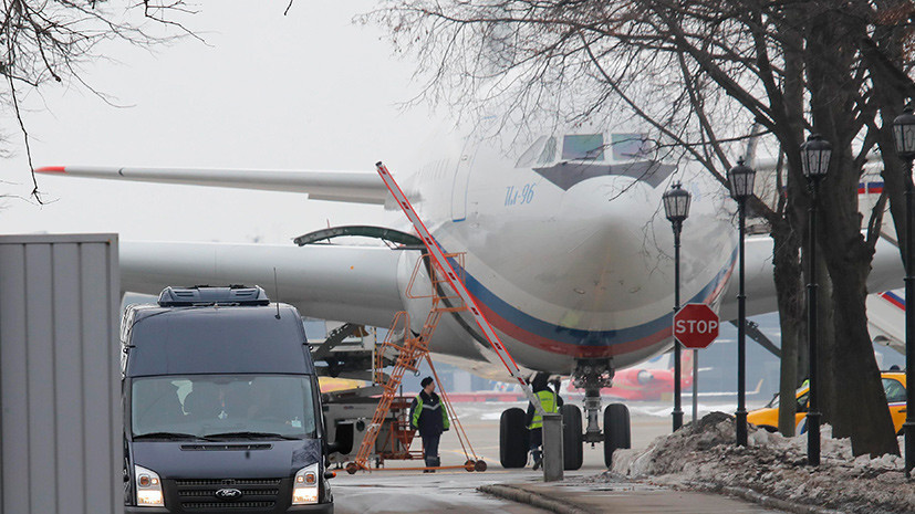  Первый самолёт из Вашингтона с высланными российскими дипломатами приземлился в аэропорту Внуково-2.