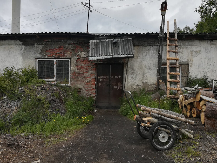 Погода в деревянке карелия на неделю. Школа в Деревянке Карелия. Посёлок Деревянка Карелия. Посёлок Деревянка Петрозаводск. Деревянка здание.