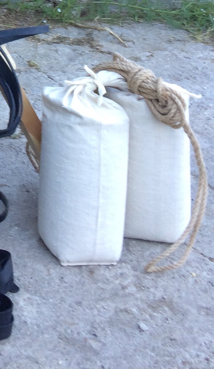 Саквы заполненные зерном