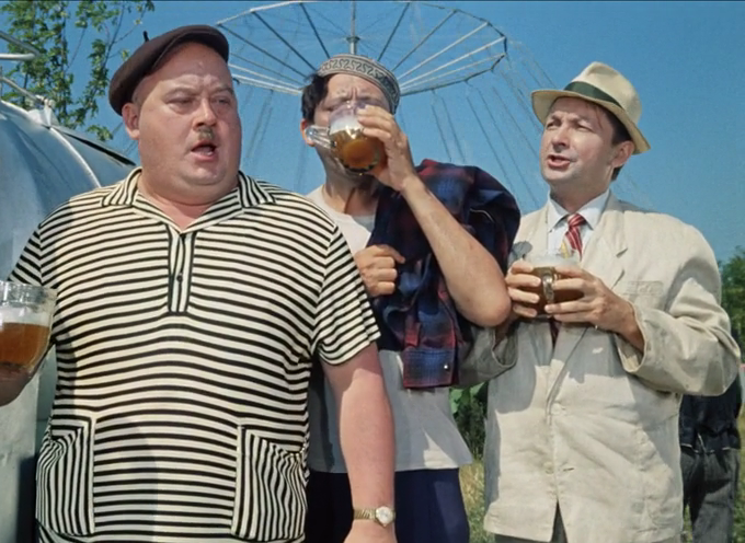 Отрывки из лучших советских кинофильмов. Застольные или "Хорошо сидим".