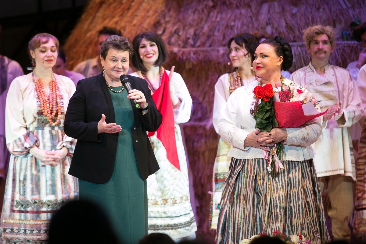  Светлана Орлова и Надежда Бабкина. Фото - пресс-служба администрации Владимирской области