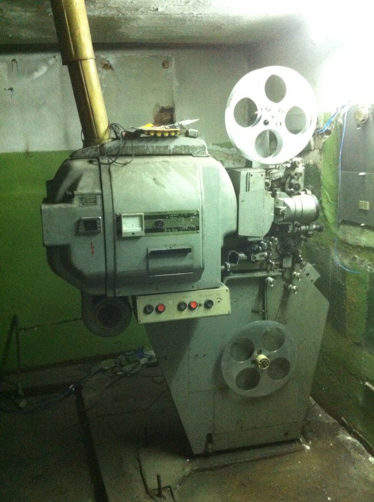 Кинопроектор, всего таких было два. 