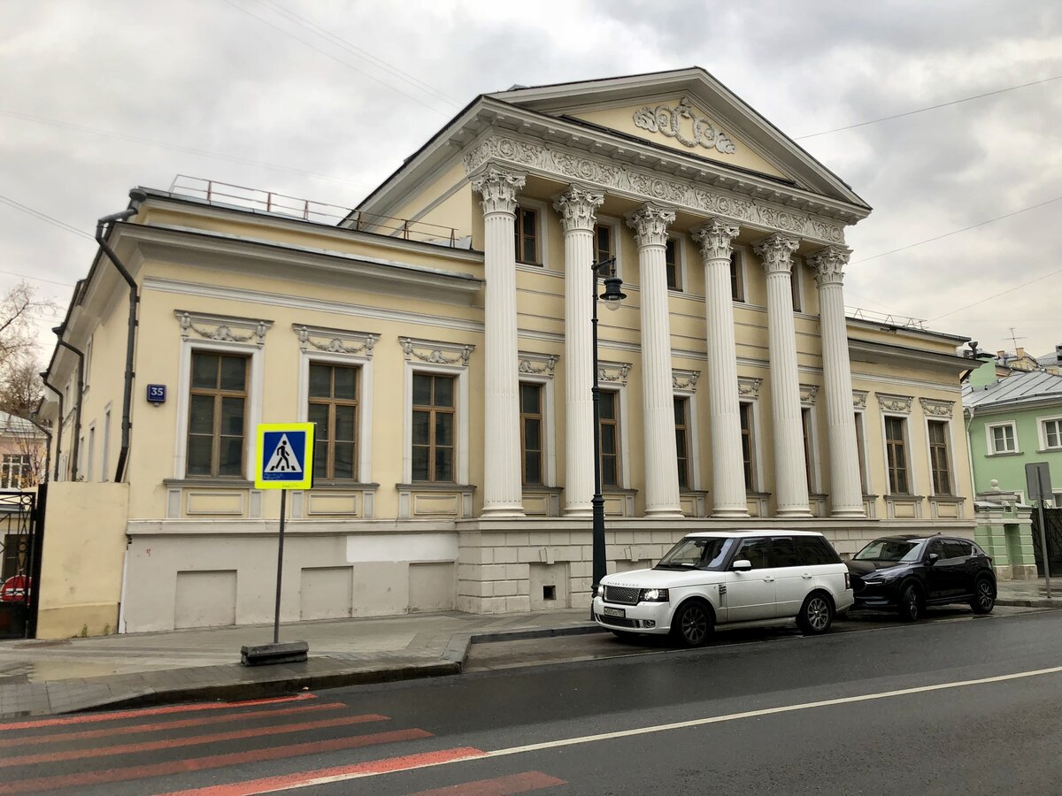 Пречистенка в москве. Особняк Самсонова Пречистенка. Пречистенка 35 с 1. Усадьба Долгоруковых на Пречистенке. Ул. Пречистенка, д. 35, стр. 1.