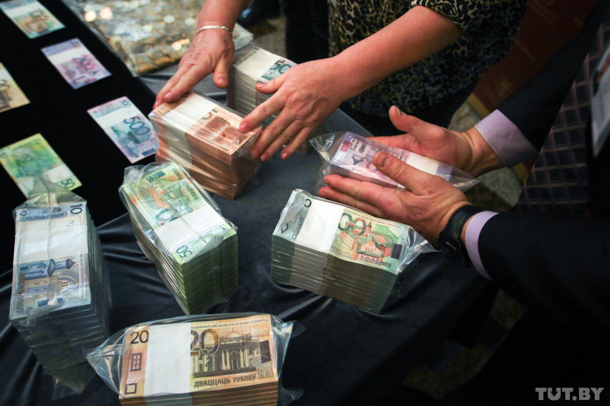 Процесс эмиссии денег. Белорусский рубль. Деньги беларуси 2022. Процесс выпуска новых денег. Процесс выпуска новых денег.