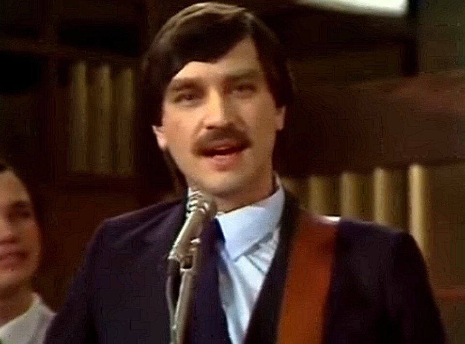 А. Тиханович, кадр из выступления группы «Верасы»