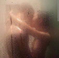 Что то она ему дает , чего он не до получает в семье...