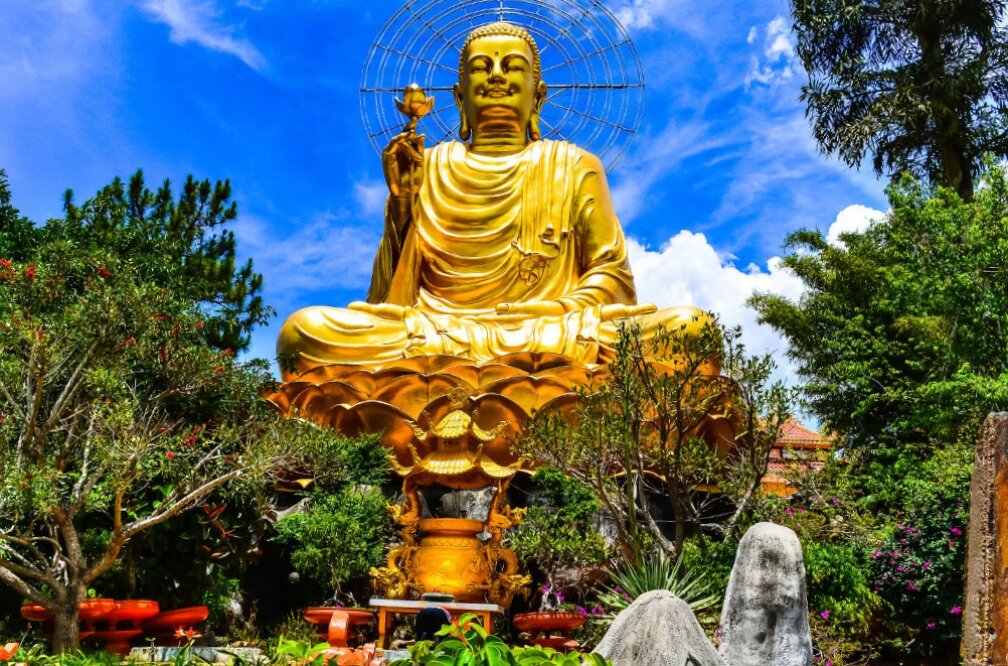 Статуя Будды город Далат
