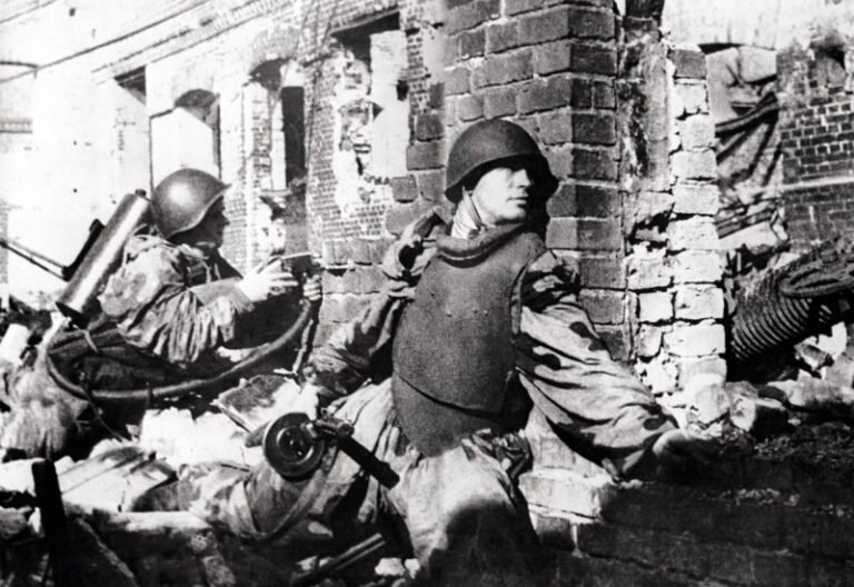 К началу марта 1945 года советские войска прочно удерживали захваченные в ходе  Висло-Одерской операции плацдармы на западном берегу реки Одер в 70-ти  километрах от Берлина.