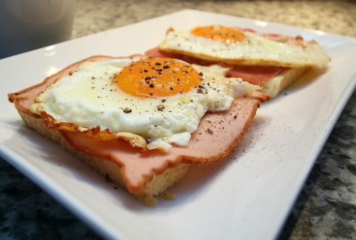 Яйца богаты холестерином, их нельзя употреблять часто и помногу (Фото: Pixabay.com)